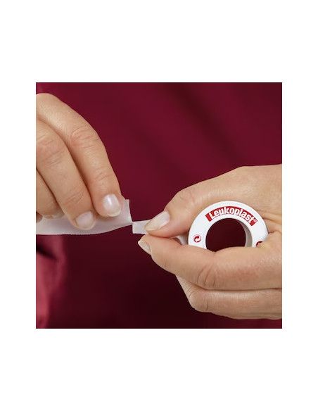 Leukoplast Skin Sensitive cerotto adesivo su rocchetto 2,5x2,6 Leukoplast Skin Sensitive cerotto adesivo su rocchetto 2,5x2,6