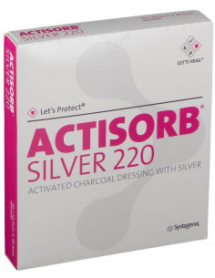 Actisorb Silver 220 medicazione in carbone attivo con argento 10,5x10,5 1pz